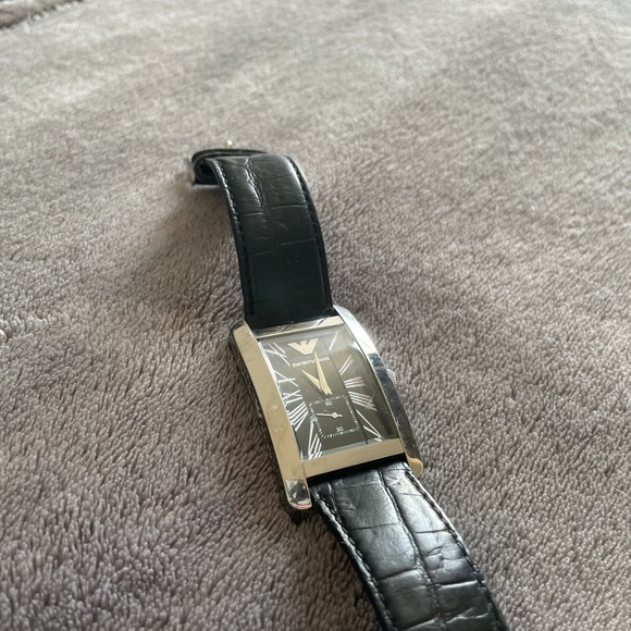Armani men’s watch. Battery needs to be changed - Picture 2 of 3